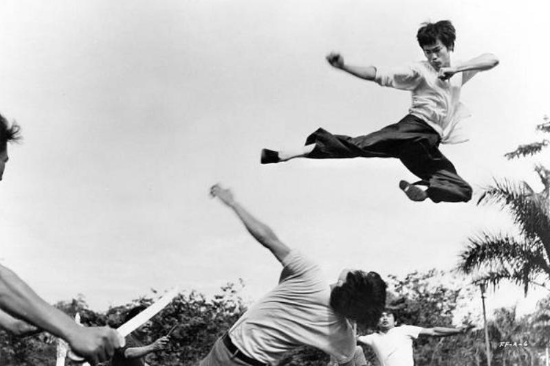 Bruce Lee: See the Impressive Life of a Karate Fighter in the Cinema