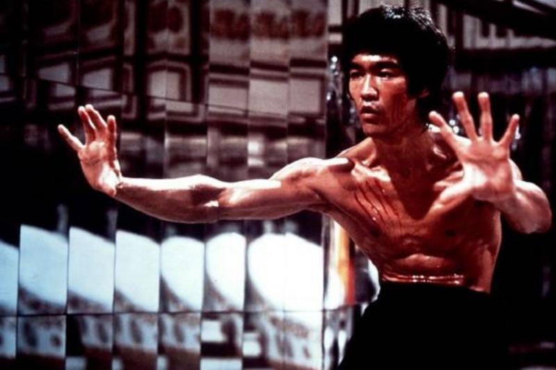 Bruce Lee: See the Impressive Life of a Karate Fighter in the Cinema