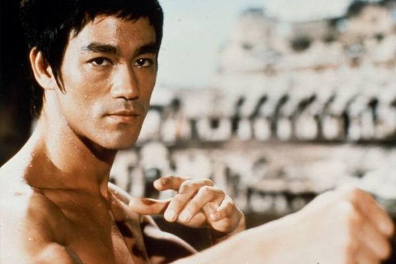 Bruce Lee: See the Impressive Life of a Karate Fighter in the Cinema