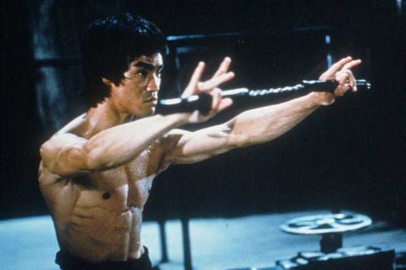 Bruce Lee: See the Impressive Life of a Karate Fighter in the Cinema