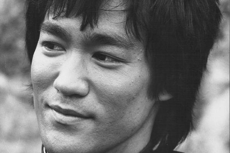 Bruce Lee: See the Impressive Life of a Karate Fighter in the Cinema